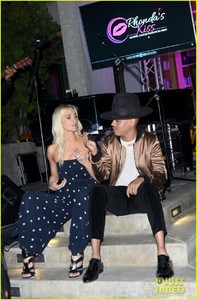 ashlee-simpson-evan-ross-rhondas-kiss-15.jpg