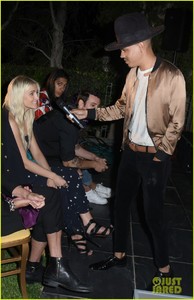 ashlee-simpson-evan-ross-rhondas-kiss-16.jpg