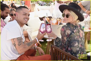 ashlee-simpson-evan-ross-rose-day-04.jpg