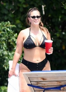 ashley-graham-in-a-black-bikini-in-miami-06-03-2018-3.jpg