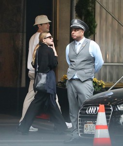 ashley-olsen-strolling-uptown-in-nyc-06-20-2018-2.jpg