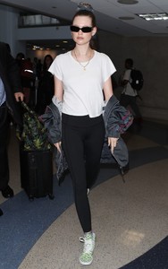 behati-prinsloo-at-lax-airport-in-los-angeles-06-04-2018-3.thumb.jpg.dc45798cbbdceffcdf351552ea4ff49c.jpg