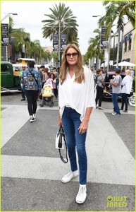 caitlyn-jenner-celebrates-fathers-day-at-concours-delegance-car-show-05.jpg