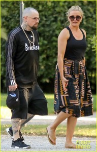 cameron-diaz-benji-madden-couple-up-in-italy-04.jpg