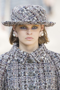 chanel-hc-clp-rf17-0169.thumb.jpg.74bbc1658a2f68aee1727e61ad4cae4d.jpg