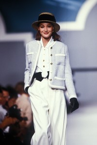 chanel-ss-1989-1.thumb.jpg.c38e92add525c3cf5a0990c8a1bf6f19.jpg