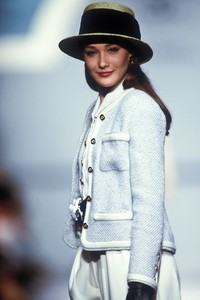 chanel-ss-1989-2.thumb.jpg.a38701342251b85a7130753cd8fd8a52.jpg