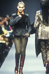 christian-lacroix-aw-1996-1.thumb.jpg.83ea05fe8685822a89d99b15760ec27a.jpg