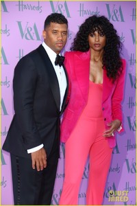 ciara-russell-wilson-couple-up-for-va-summer-party-09.jpg