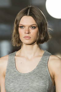 derek-lam-clp-rf18-1481.thumb.jpg.c36740a39d2c951544e75b4a95e2db67.jpg
