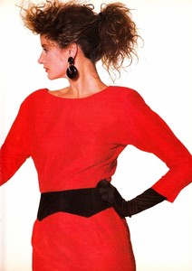 elle_uk_dec_1986_7.thumb.jpg.19bd1c4a043f839034eacdbbc38ddb5b.jpg