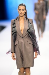 escada-ss-1999-3.thumb.jpg.41e828038c4465346a80e8caa683d595.jpg