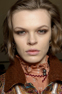 etro-bks-v-rf18-5195.thumb.jpg.a7d674c89db6432e7300de0854aa930b.jpg