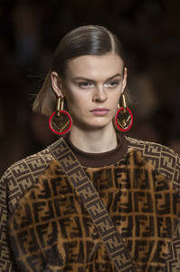 fendi-clp-rf18-5195.thumb.jpg.50dfcf5634117d125d08d3a6d812c2fe.jpg