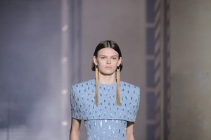 givenchy-hc-rs18-2472.thumb.jpg.b75877a7aae1434532c053bf948ad272.jpg