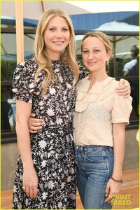 gwyneth-paltrow-shares-wellness-tips-at-in-goop-health-summit-02.jpg