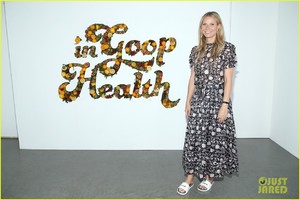 gwyneth-paltrow-shares-wellness-tips-at-in-goop-health-summit-05.jpg