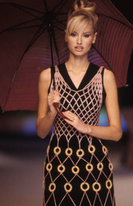 herve-leger-fw-1996-1.thumb.png.6faa8e2ecff81f79f3a5437fb2de16c3.png