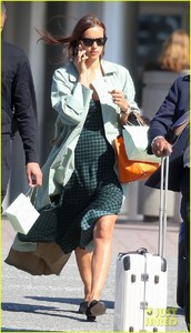 irina-shayk-newark-airport-05.jpg