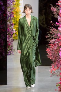jason-wu-rf18-0419.thumb.jpg.46e4786adb1eed6c435363cde18bb9ad.jpg