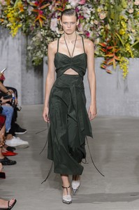 jason-wu-rs18-0400.thumb.jpg.b894fac78230ad8136f5b1327dc4c4d9.jpg