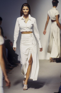 jil-sander-ss-1993-10.thumb.jpg.93e3eae0a3353b45d5047d6825b4c679.jpg