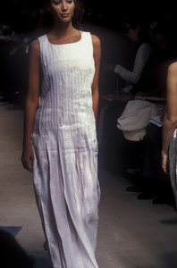 jil-sander-ss-1994-2.thumb.jpg.4e0158f22850450fae2d0b9192195e44.jpg