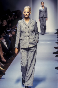 jil-sander-ss-1995-2.thumb.jpg.77abd42964edf0aeea13a17a9940b224.jpg