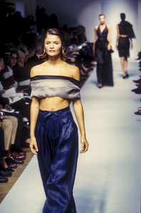 jil-sander-ss-1995-3.thumb.jpg.79e8e03824d63de794078f0326cdec4d.jpg