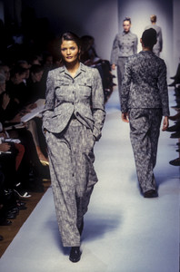 jil-sander-ss-1995-4.thumb.jpg.939d78cf7d0c2d3acc35155811fd5169.jpg