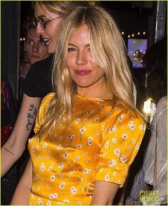 justin-theroux-sienna-miller-chaos-party-02.jpg