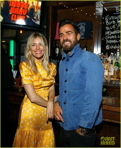 justin-theroux-sienna-miller-chaos-party-03.jpg