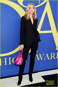 karlie-kloss-joan-smalls-2018-cfda-fashion-awards-05.jpg