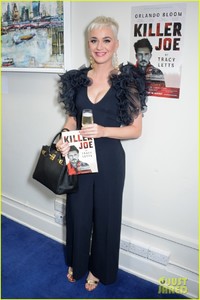 katy-perry-supports-orlando-bloom-at-killer-joe-play-in-london-03.jpg