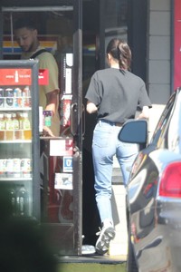 kendall-jenner-at-a-gas-station-in-la-06-27-2018-6.jpg