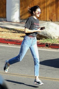 kendall-jenner-at-a-japanese-bbq-restaurant-in-la-06-27-2018-6.jpg