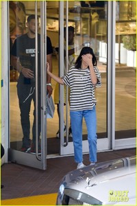 kendall-jenner-ben-simmons-barneys-new-york-05.jpg