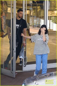 kendall-jenner-ben-simmons-barneys-new-york-07.jpg