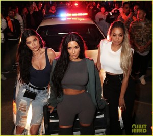 kim-kardashian-celebrates-teyana-taylor-album-03.jpg