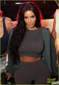 kim-kardashian-celebrates-teyana-taylor-album-06.jpg