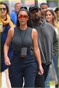 kim-kardashian-kanye-west-june-nyc-2018-04.thumb.jpg.abf8272e05469eeaf1429d128506f822.jpg