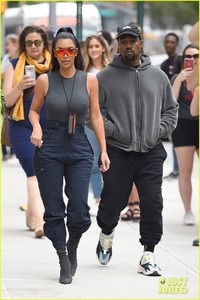 kim-kardashian-kanye-west-june-nyc-2018-05.thumb.jpg.b60a9bca428dd80deea2fe5256ba34c7.jpg