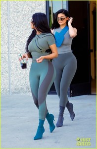 kim-kardashian-kylie-jenner-photo-shoot-june-2018-00.jpg.ebff22e7657dab9bc0e446bf22485693.jpg