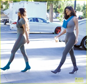 kim-kardashian-kylie-jenner-photo-shoot-june-2018-03.jpg