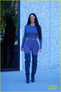 kim-kardashian-kylie-jenner-photo-shoot-june-2018-10.jpg