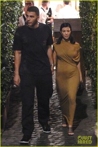 kourtney-kardashian-younes-bendjima-rome-june-2018-04.jpg