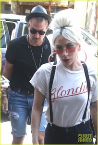 lady-gaga-arrives-at-recording-studio-with-chrisian-carino-02.jpg