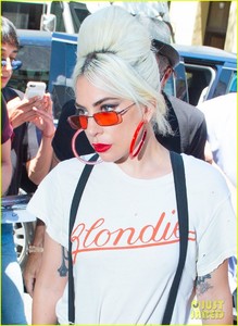 lady-gaga-arrives-at-recording-studio-with-chrisian-carino-04.jpg