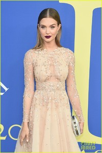 lily-aldridge-alessandra-ambrosio-cfda-fashion-awards-08.jpg