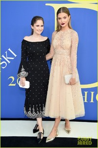 lily-aldridge-alessandra-ambrosio-cfda-fashion-awards-09.jpg